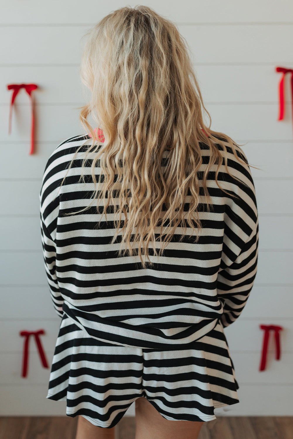 Black Stripe Contrast Edge Pullover and Shorts Plus Size Set